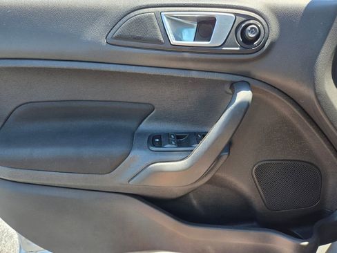 Used 2015 Ford Fiesta SE FWD image 29