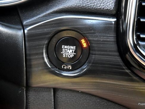 Used 2019 Jeep Grand Cherokee Altitude image 18
