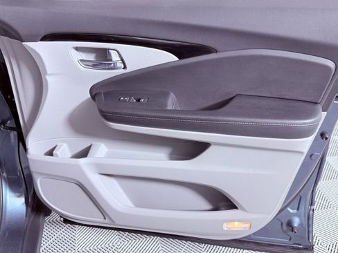 Used 2019 Honda Pilot Touring image 30