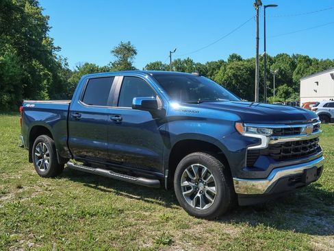 Used 2023 Chevrolet Silverado 1500 LT w/ Protection Package AWD/4WD image 7