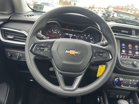 Used 2023 Chevrolet TrailBlazer LS image 24