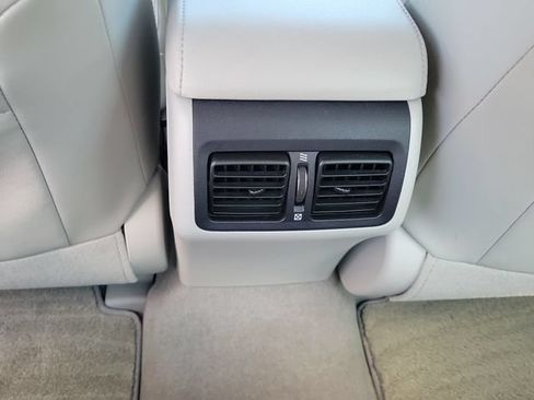 Used 2012 Toyota Camry XLE w/ Leather Pkg FWD image 28