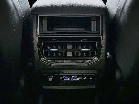 Used 2023 Jeep Grand Cherokee Limited w/ Luxury Tech Group II AWD/4WD image 28