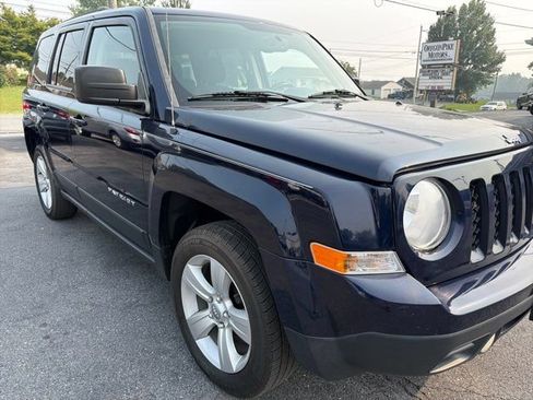 Used 2014 Jeep Patriot Latitude AWD/4WD image 5