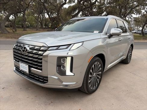 Used 2024 Hyundai Palisade Calligraphy image 2