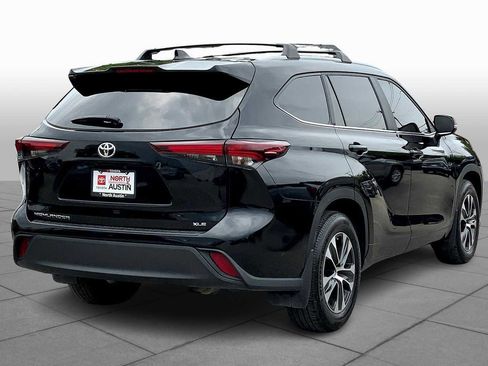 Used 2024 Toyota Highlander XLE FWD image 13