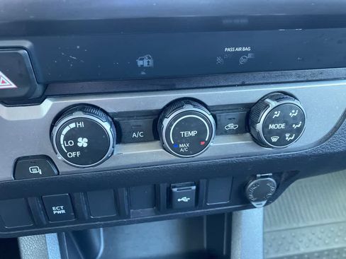 Used 2022 Toyota Tacoma SR5 image 18