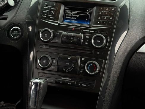 Used 2017 Ford Explorer XLT image 23