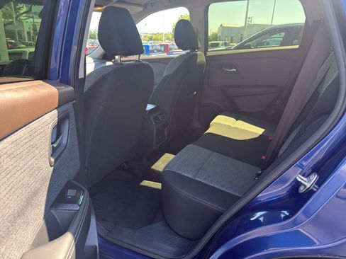Used 2023 Nissan Rogue SV FWD image 8