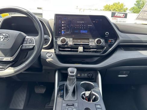 Used 2024 Toyota Highlander XSE AWD/4WD image 21