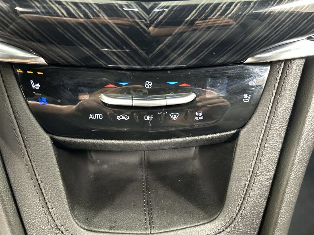 Used 2023 Cadillac XT6 Premium Luxury w/ Technology Package AWD/4WD image 17