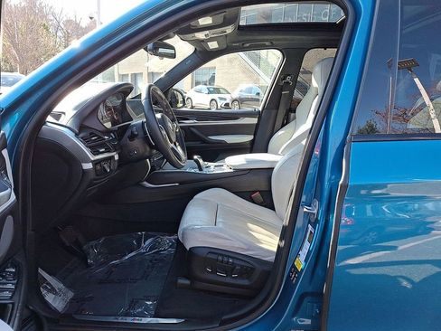 Used 2016 BMW X5 M image 11