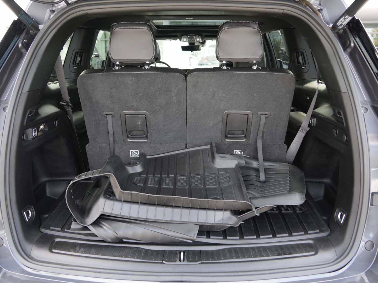 Used 2024 Jeep Grand Cherokee L Limited w/ Luxury Tech Group II RWD image 5