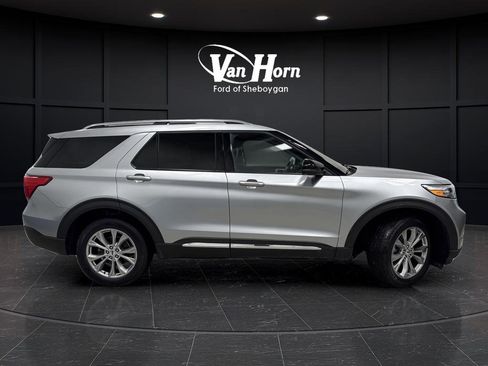 Used 2023 Ford Explorer Limited image 2