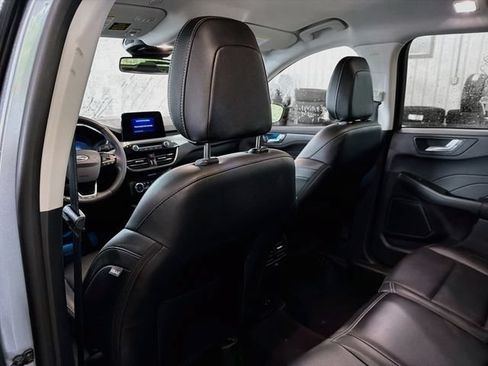 Used 2022 Ford Escape Titanium AWD/4WD image 9