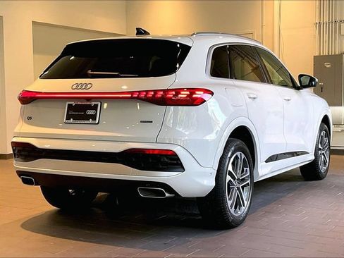 Certified 2025 Audi Q5 Premium w/ Convenience Package AWD/4WD image 8