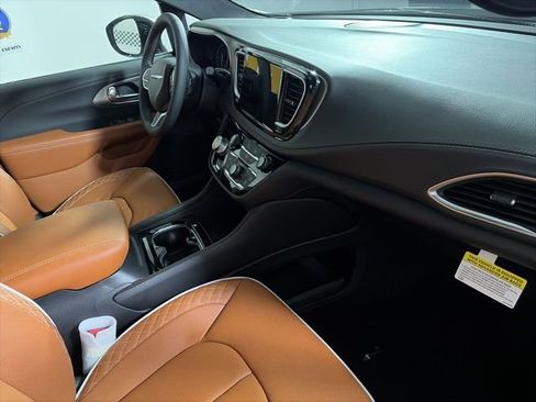 New 2026 Chrysler Pacifica Pinnacle AWD/4WD image 17