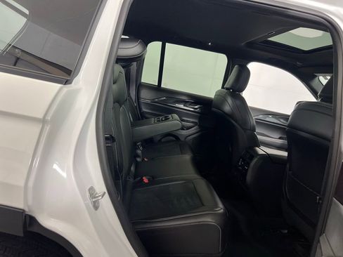 Used 2023 Jeep Grand Cherokee Altitude image 29