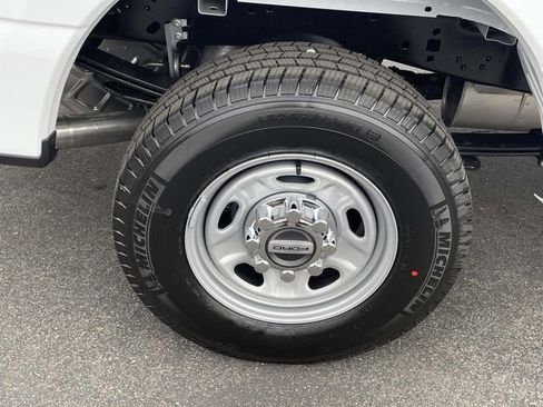 New 2026 Ford F250 XL w/ XL Chrome Package RWD image 33