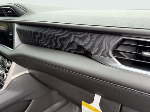 Used 2024 GMC Yukon XL Denali w/ Advanced Technology Package image 33