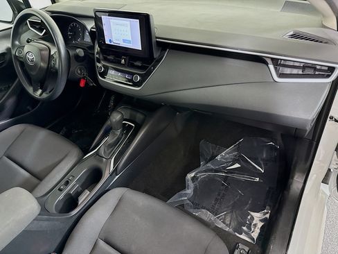 Used 2025 Toyota Corolla LE FWD image 29
