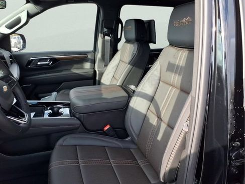 New 2026 Chevrolet Suburban High Country AWD/4WD image 19