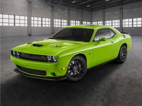 Used 2023 Dodge Challenger SXT RWD image 1