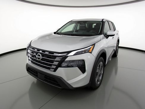 Used 2025 Nissan Rogue SV image 3