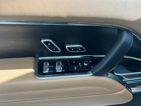 Used 2024 Land Rover Range Rover Autobiography image 8