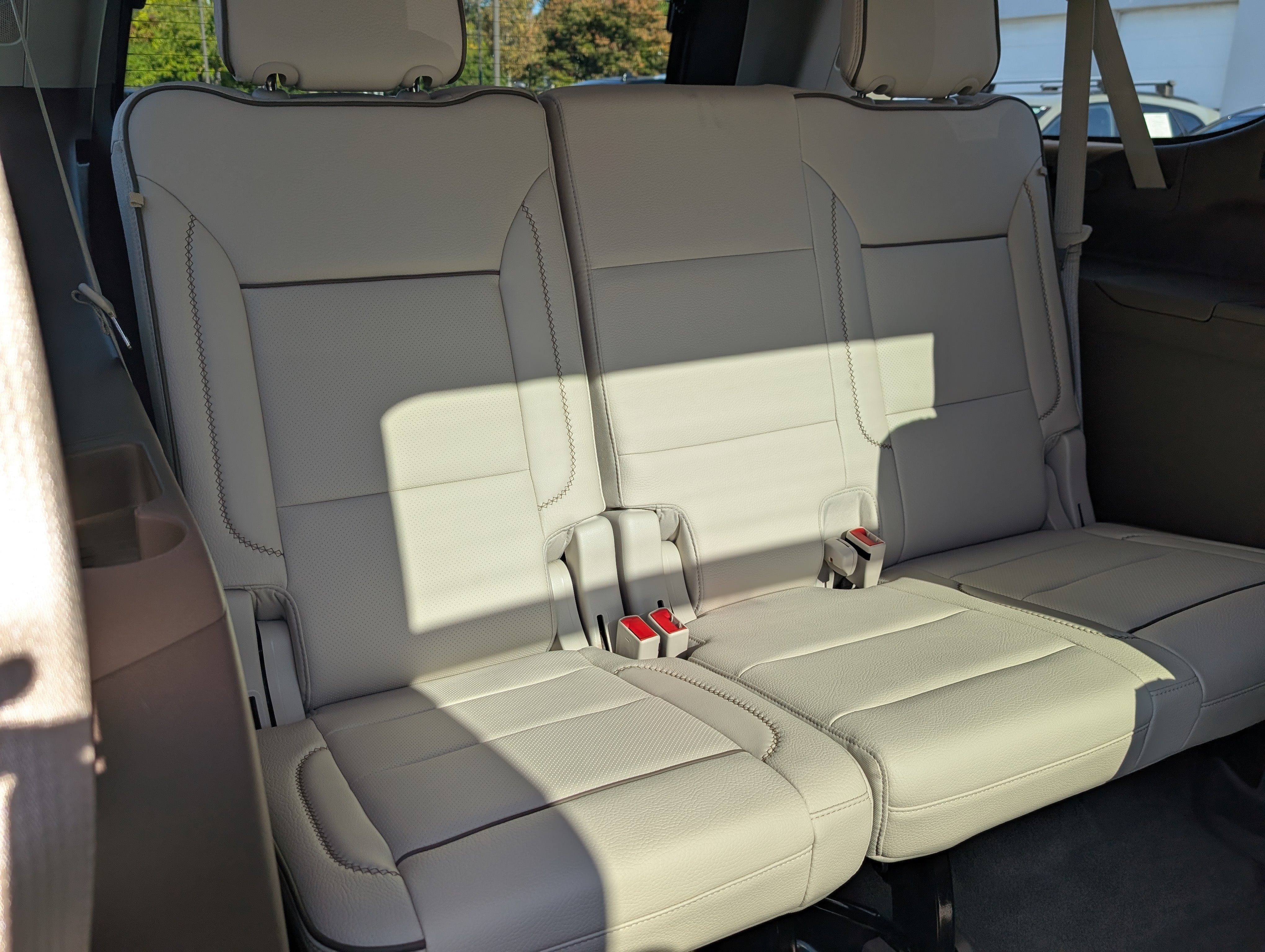 Used 2021 GMC Yukon XL Denali w/ Denali Premium Package AWD/4WD image 13
