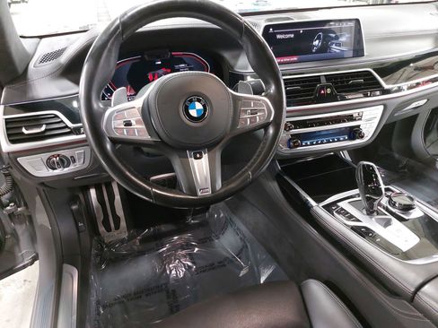 Used 2020 BMW 750i xDrive w/ Executive Package image 17