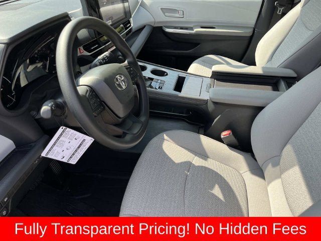 Used 2026 Toyota Sienna LE FWD image 25