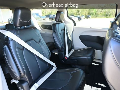 Used 2024 Chrysler Pacifica Touring-L image 24