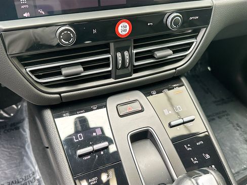 Used 2024 Porsche Macan Base image 16