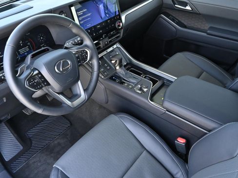 Used 2026 Lexus GX 550 w/ Accessory Package (2T) image 16