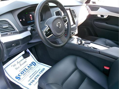 Used 2025 Volvo XC90 B5 Core AWD/4WD image 12