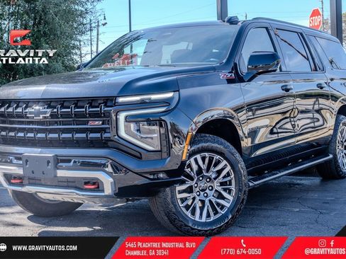 Used 2025 Chevrolet Suburban Z71 image 1