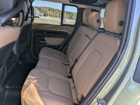 Used 2025 Land Rover Defender 110 X-Dynamic SE image 27