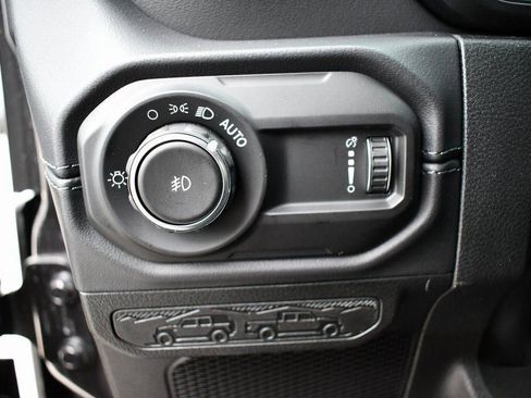 Used 2026 Jeep Wrangler Unlimited Sahara AWD/4WD image 17