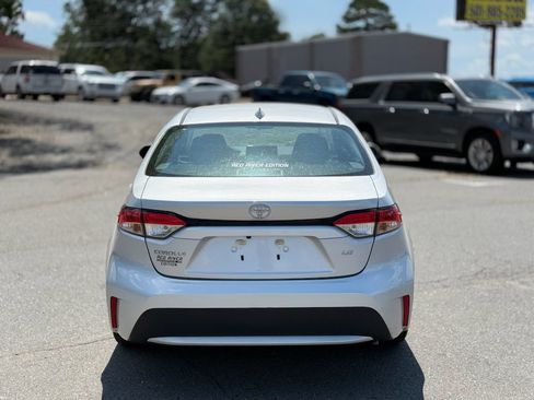 Used 2020 Toyota Corolla LE FWD image 7