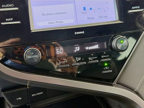 Used 2020 Toyota Camry SE image 31