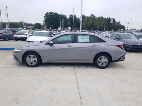 New 2026 Hyundai Elantra SE w/ Cargo Package FWD image 4