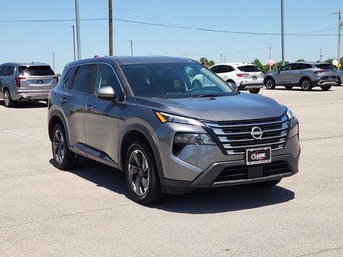 Used 2025 Nissan Rogue SV FWD image 3