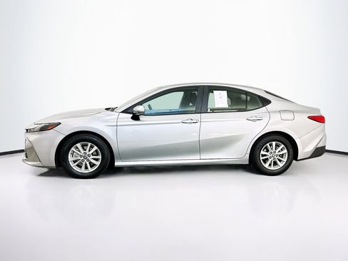 Used 2025 Toyota Camry LE image 4