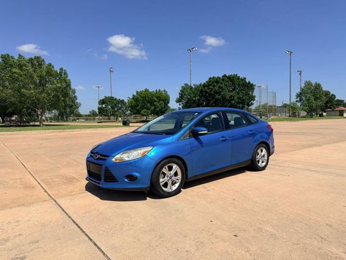 Used 2014 Ford Focus SE FWD image 3