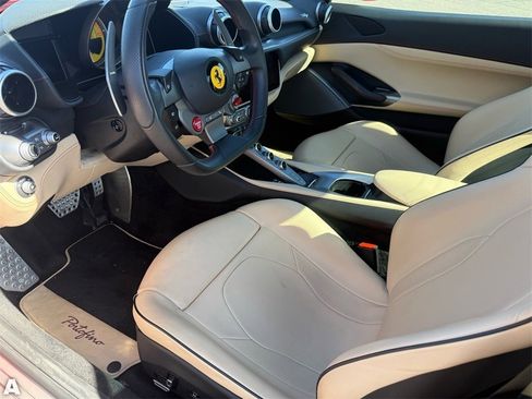 Used 2020 Ferrari Portofino image 11