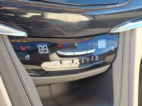 Used 2023 Cadillac XT6 Premium Luxury image 23