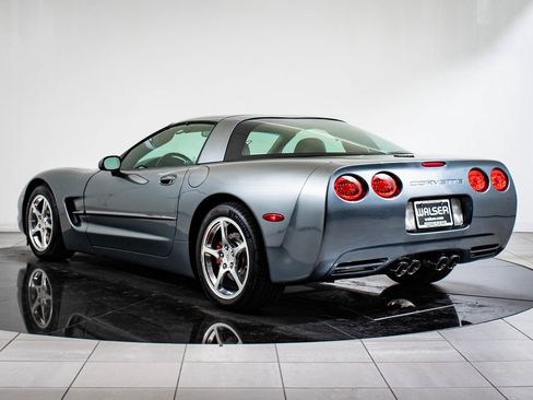 Used 2004 Chevrolet Corvette Coupe w/ Roof Package image 11