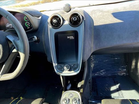 Used 2018 McLaren 570S Spider image 8