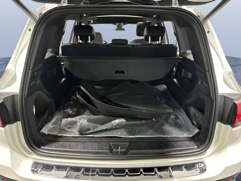 Used 2023 Mercedes-Benz GLB 250 4MATIC image 11